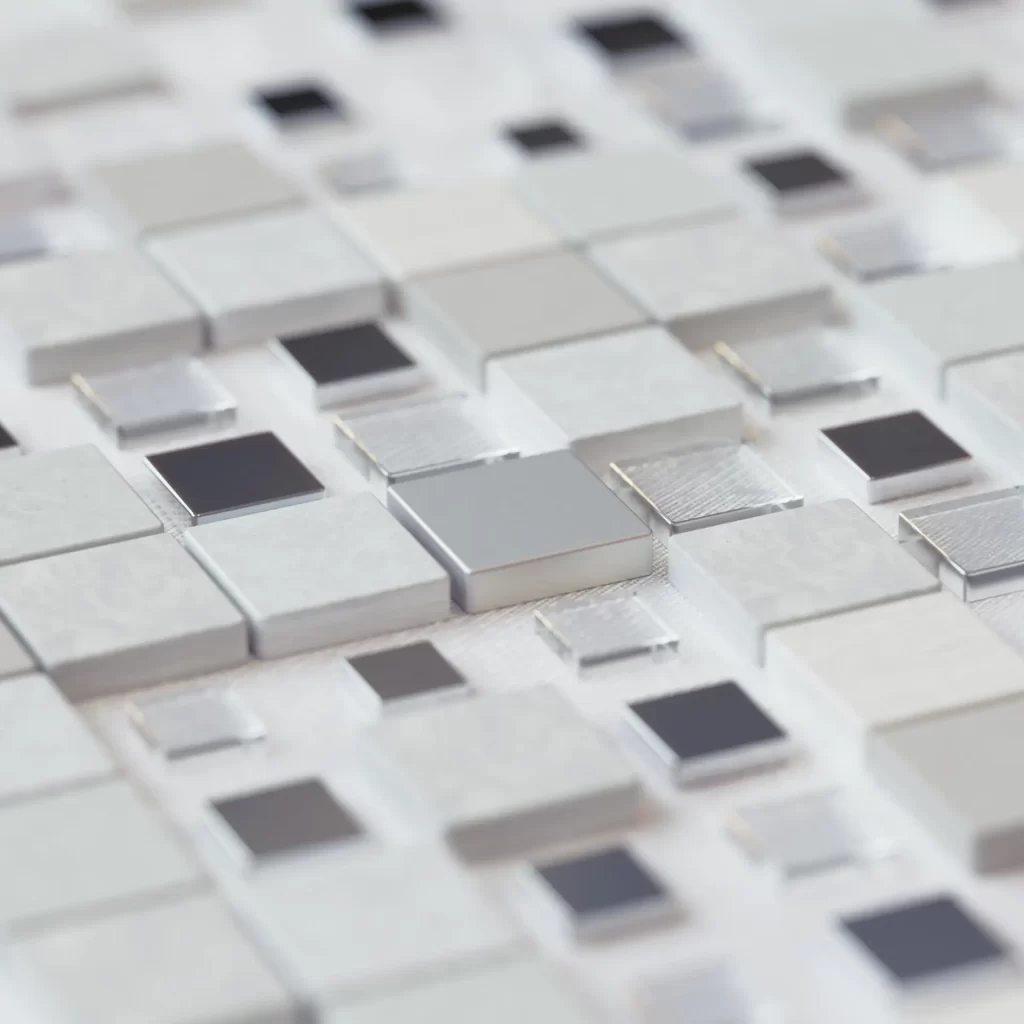 Blocos de diferentes tamanhos e materiais metálicos em uma superfície plana ilustrando o conceito de ferramentaria